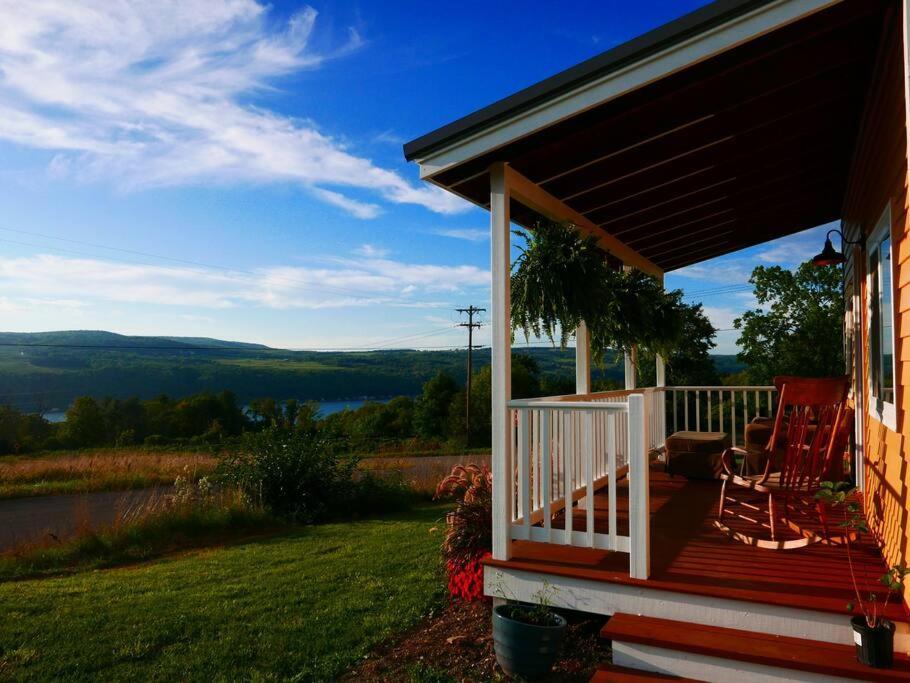 Vineyard Farmhouse With Hot Tub & Lake Views Хамъндспорт Екстериор снимка